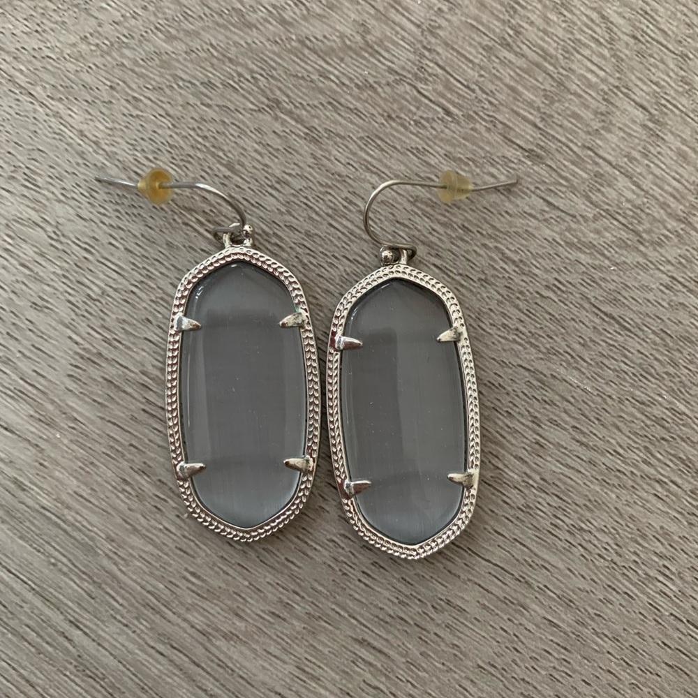 Kendra Scott Elle Silver Drop Earrings in Grey